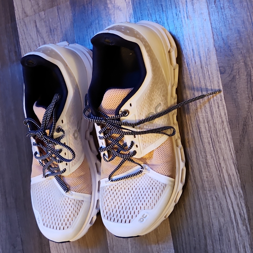 OC On Cloud running shoes . White/ Blue women size 8